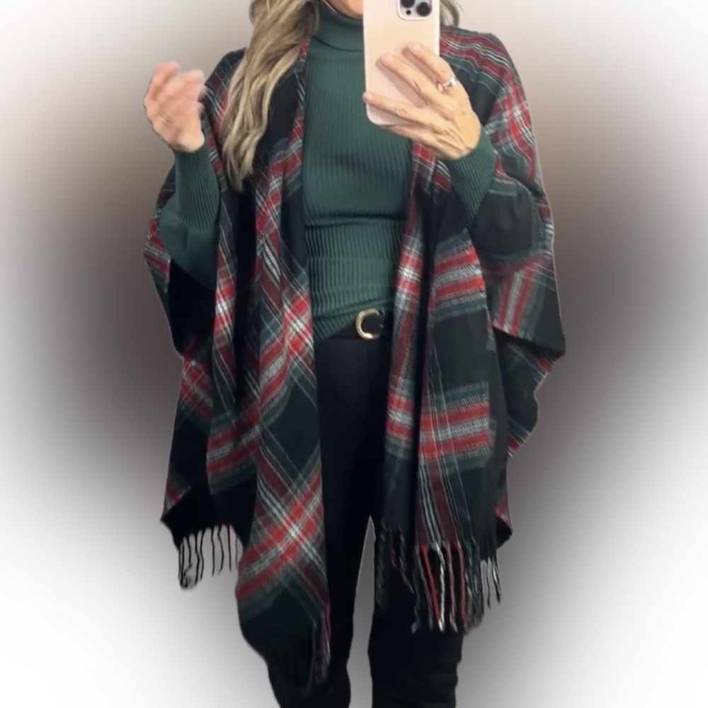 Holiday Set: Sz L Forest Green long sleeve turtleneck and matching poncho/wrap!